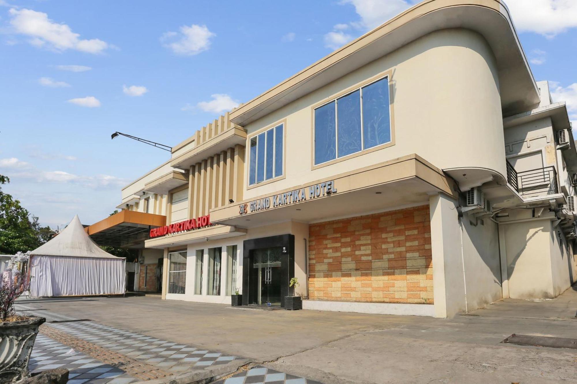 Collection O 93163 Hotel Grand Kartika Parepare 외부 사진